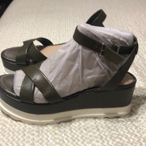 Gianni Bini new army green wedges